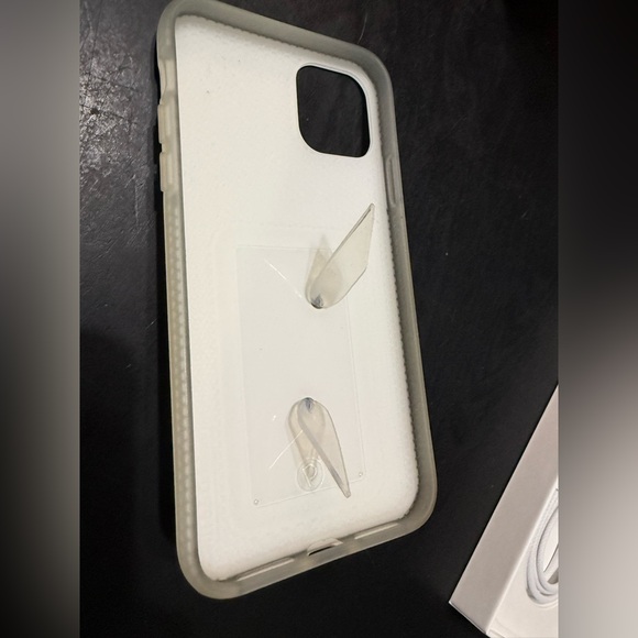 SOLD Loopy Case -Pearl iPhone 11 Pro Max Right Hand like new condition - Picture 4 of 7